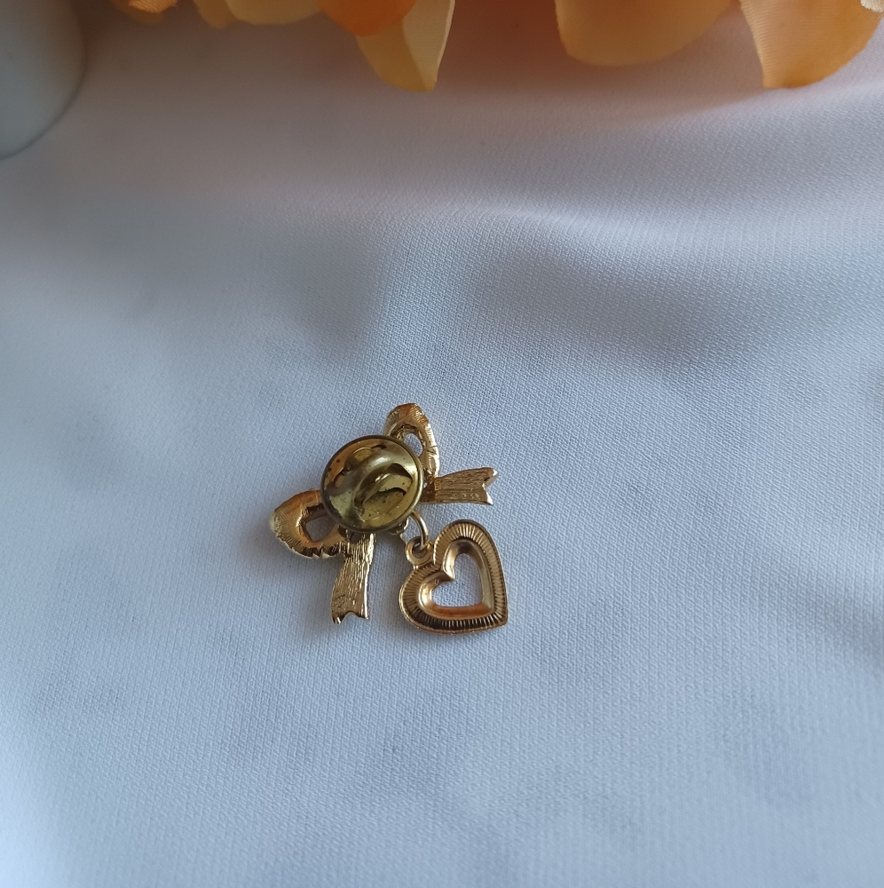 Gold Bow and Heart Brooch - Picture 7 of 8